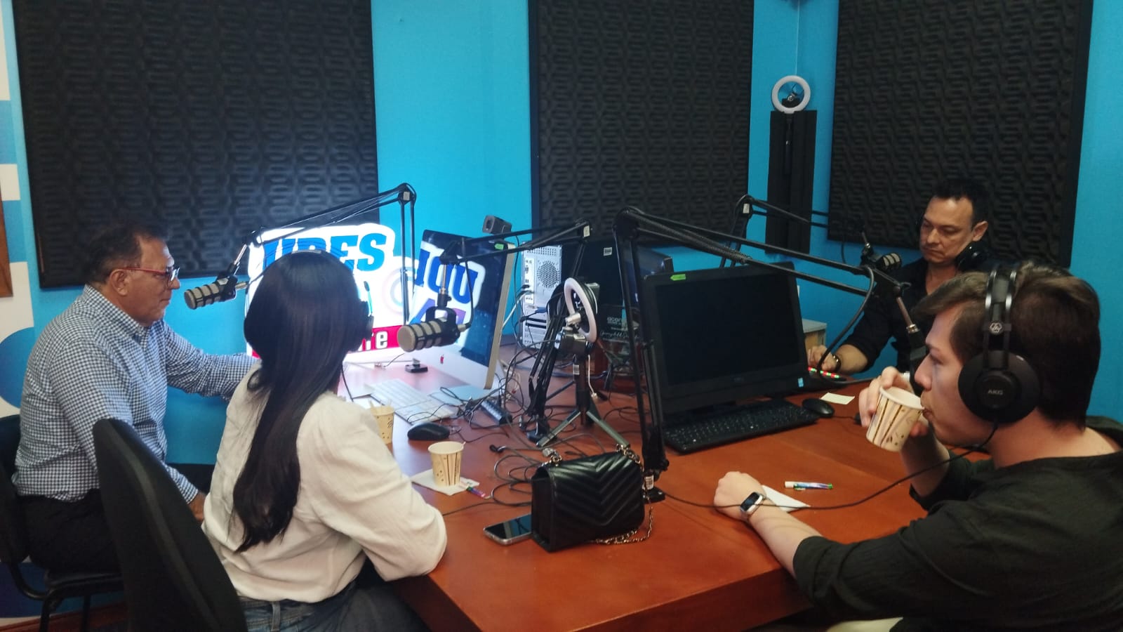 entrevista udes radio