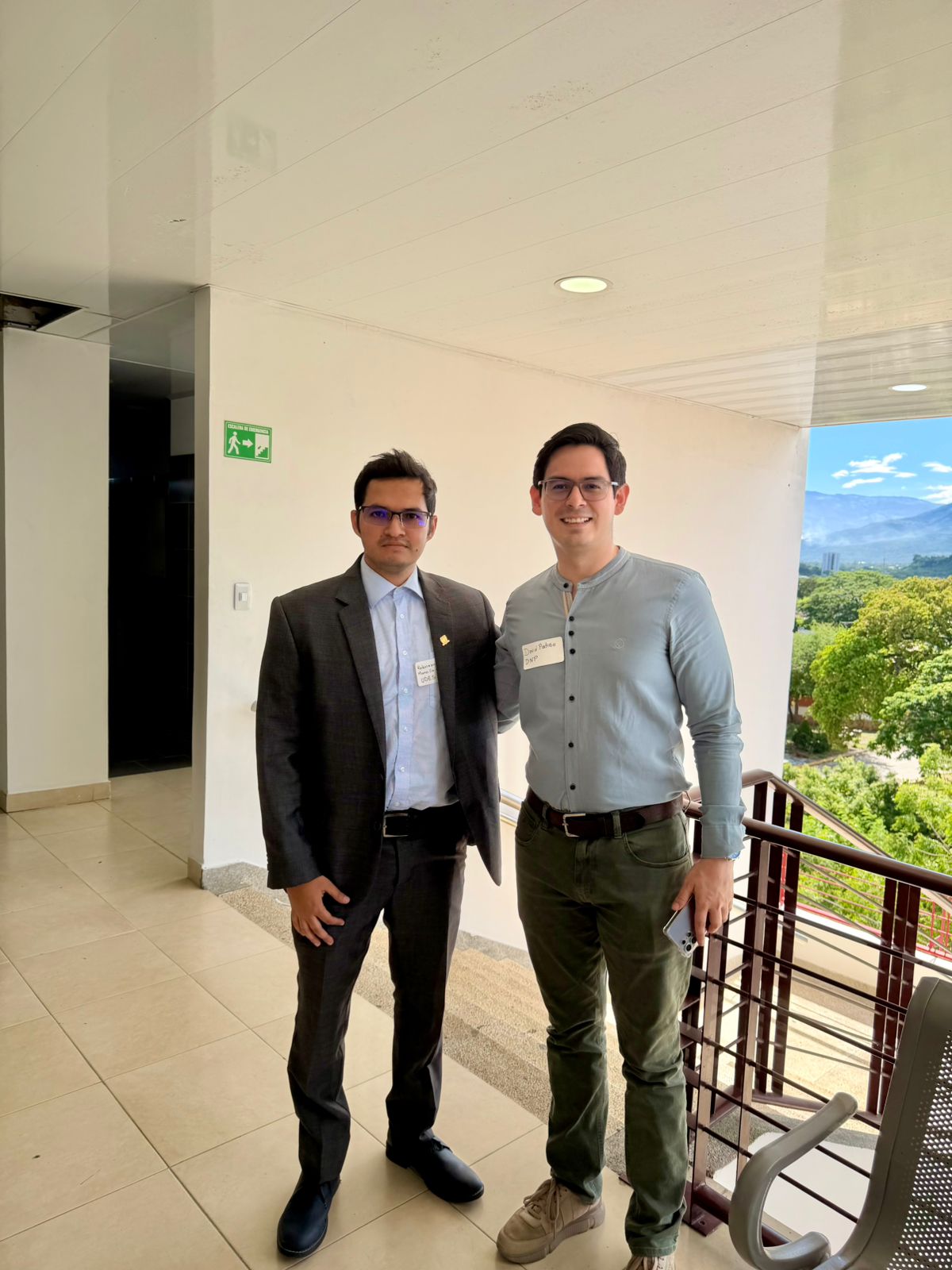 foto_2._experto_udes_y_subdirector_DNP.jpeg