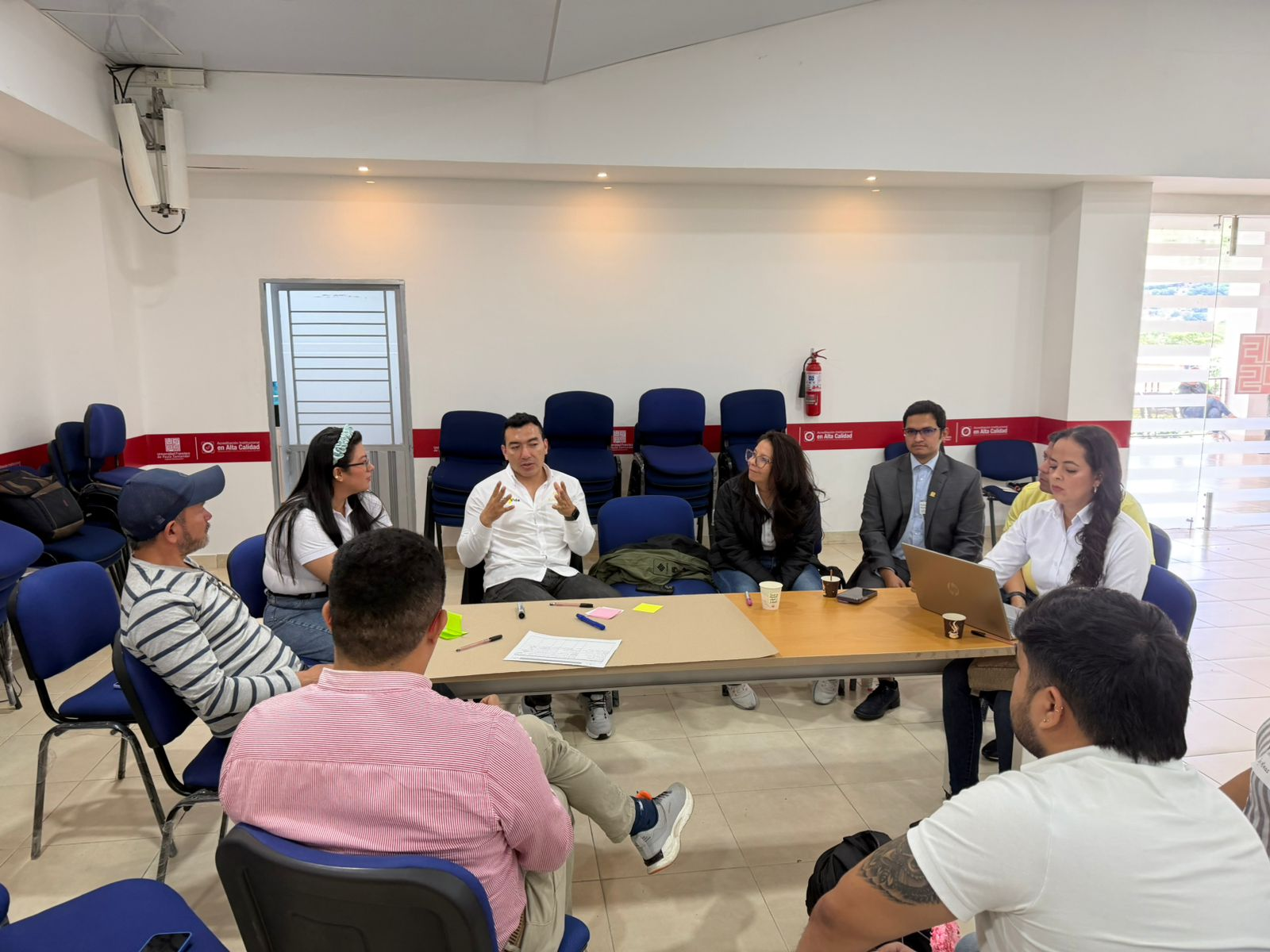 foto_3._Mesa_Técnica_de_Expertos__Construcción_Colectiva_de_la_Política_Nacional_de_Minerales_Estratégicos_y_Críticos.png