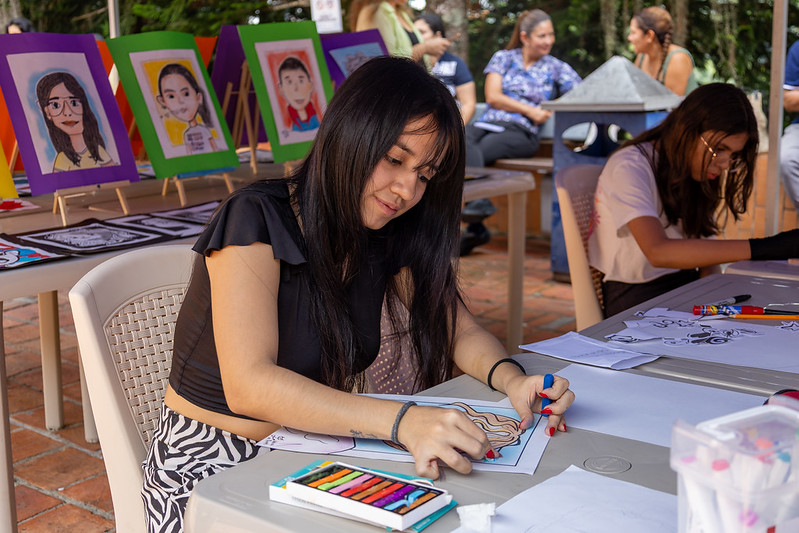 la exposición caricartoons cerró con creatividad el curso vacacional de dibujo caricatura de educación continua udes2