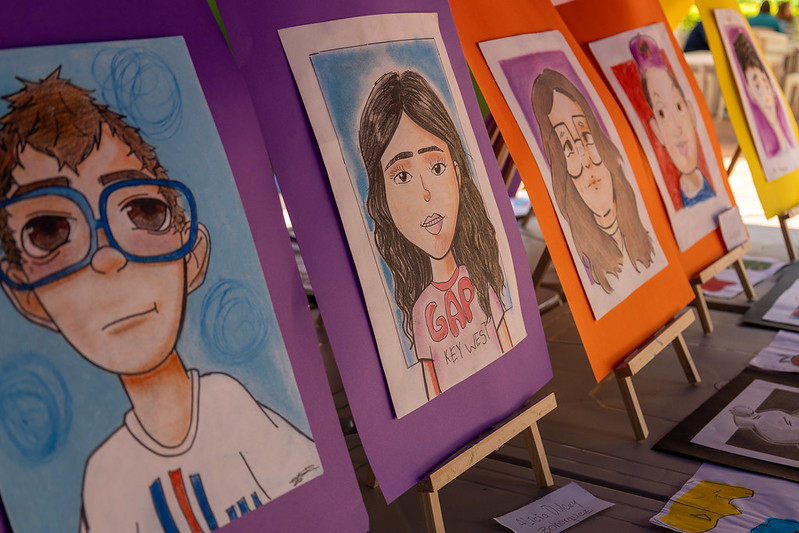 la exposición caricartoons cerró con creatividad el curso vacacional de dibujo caricatura de educación continua udes3