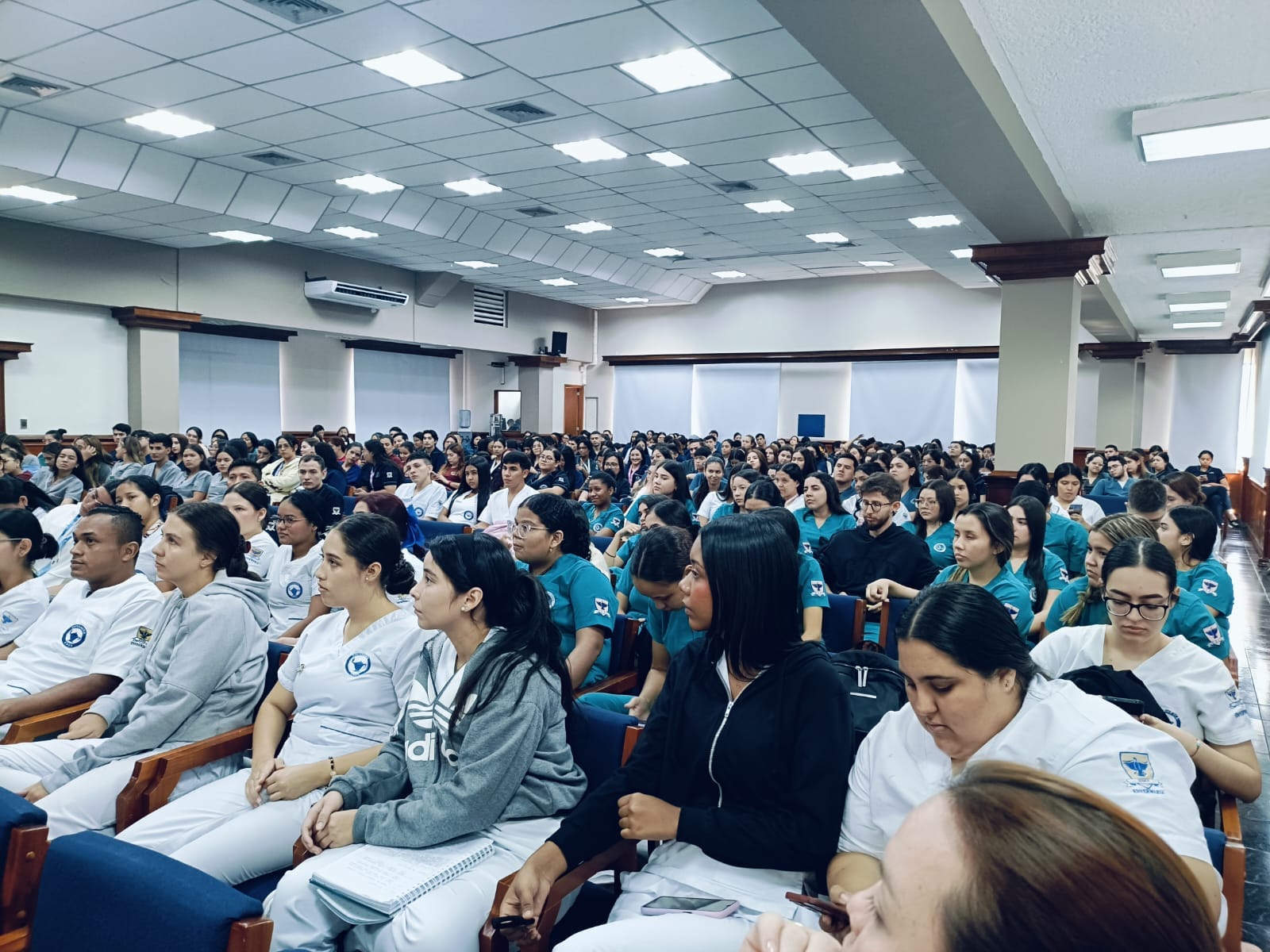 practicas profesiones medicina udes