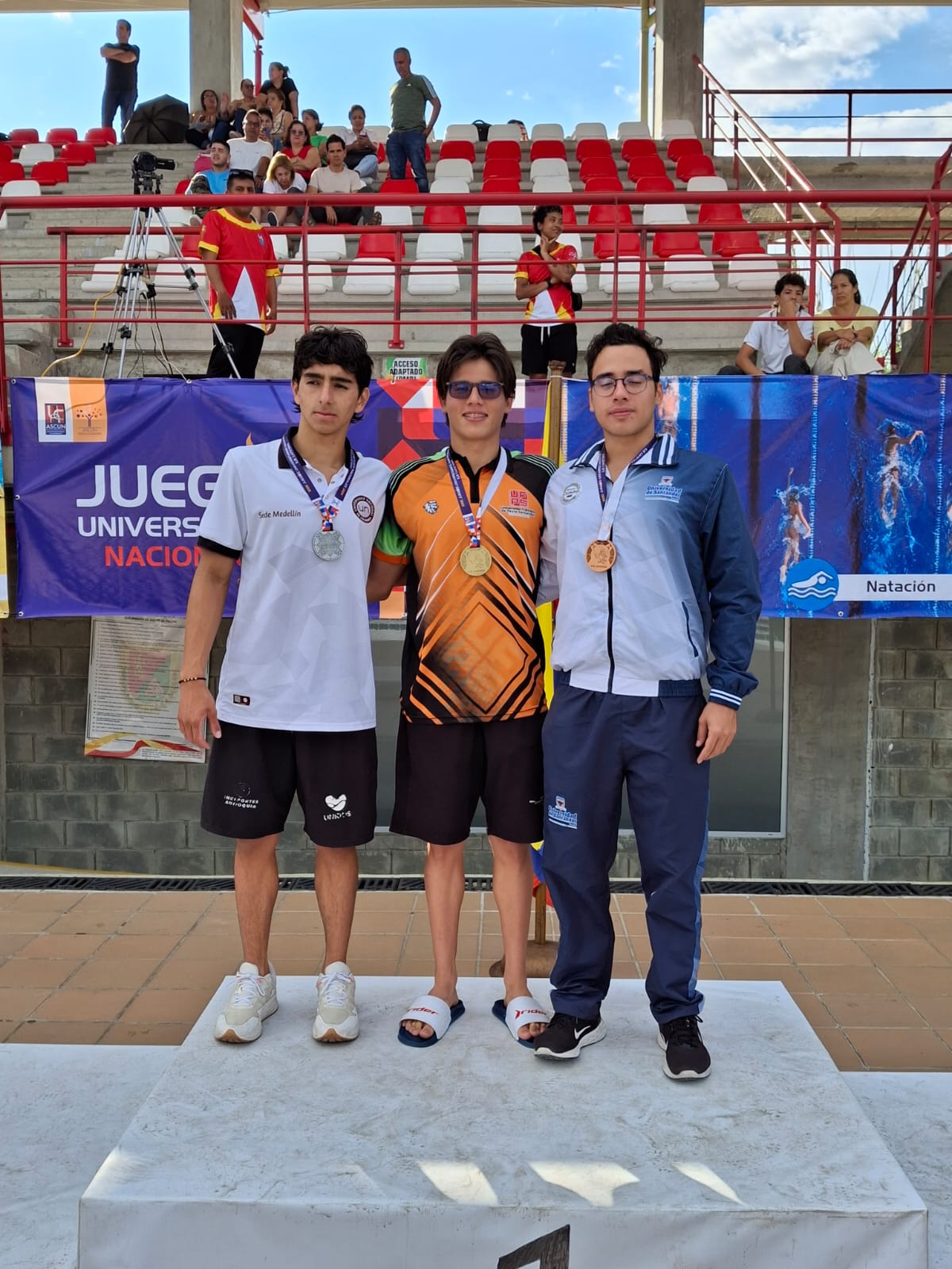 sergio david valbuena natacion udes ascon medallista