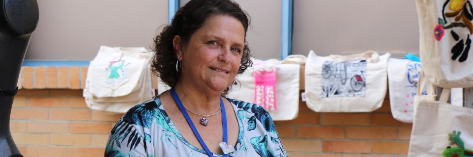 Tras superar el cáncer, Rocío Espitia trae desde Lebrija sus bolsas ecológicas y muñecos de apego a la feria ‘Yo Emprendo’