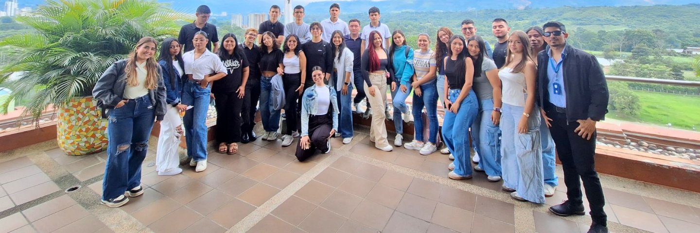 Estudiantes de Administración de Negocios Internacionales UDES visitaron la Zona Franca Santander