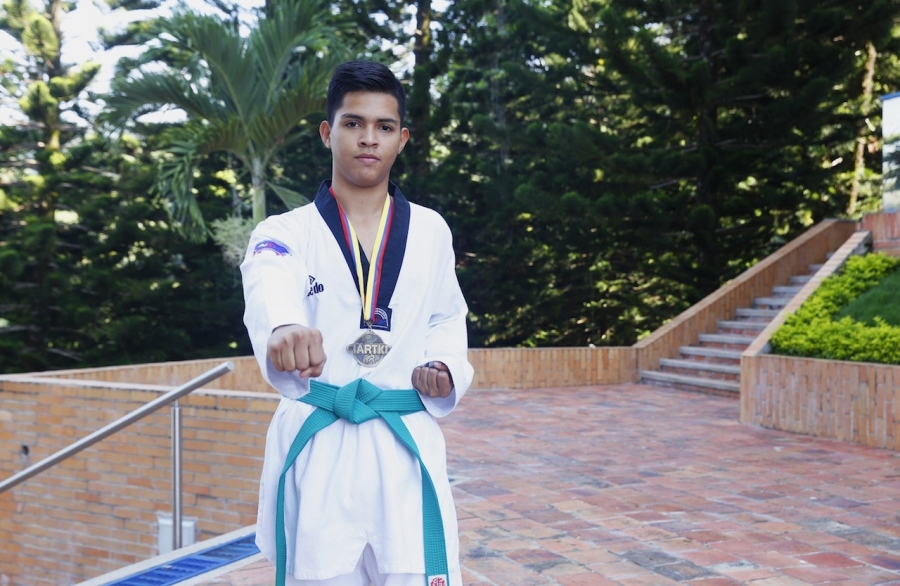 Estudiante UDES, obtiene medalla de oro en Taekwondo