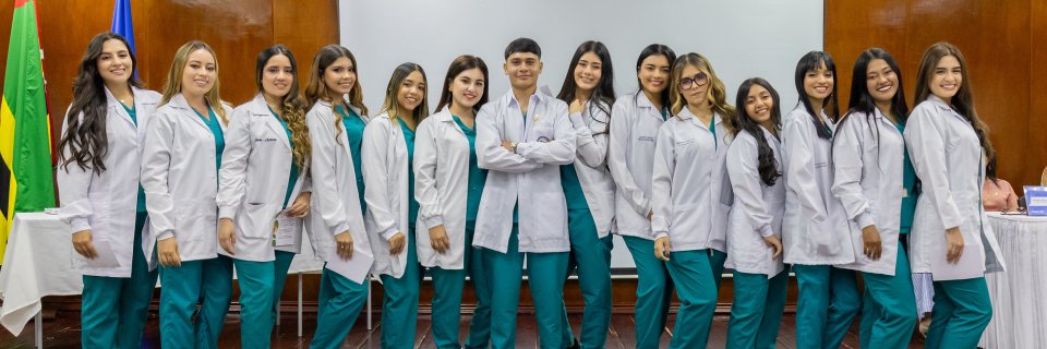 Catorce estudiantes de Fonoaudiología de UDES recibieron sus batas blancas como símbolo de compromiso profesional