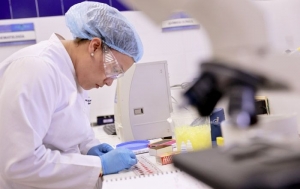 “20 años formando profesionales de alto nivel”; afirma la Directora del Programa de Bacteriología y Laboratorio Clínico