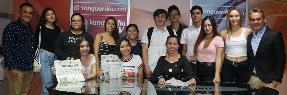 Estudiantes de Comunicación Social y Periodismo visitaron las instalaciones de Vanguardia