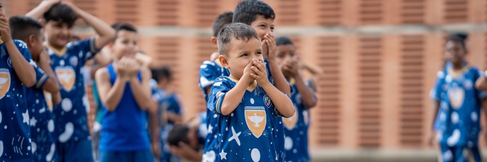 “Una cancha para la esperanza”: Escuela UDES Fútbol Comunitario, más que fútbol en la comuna 1 de Bucaramanga
