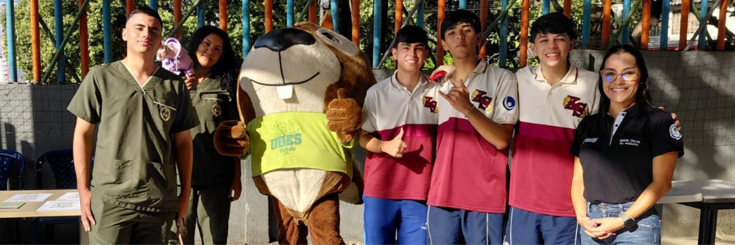 Estudiantes de Medicina Veterinaria e Ingeniería Ambiental participaron en Feria de la Ciencia del Colegio Cajasan Lagos