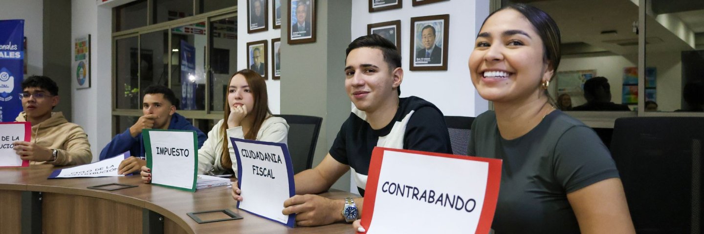DIAN capacita a estudiantes de Administración Financiera en Cultura de la Contribución e importancia de los impuestos en Colombia