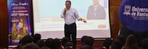Fernando Vargas Mendoza motiva a estudiantes del Colegio de Santander para que sean grandes profesionales