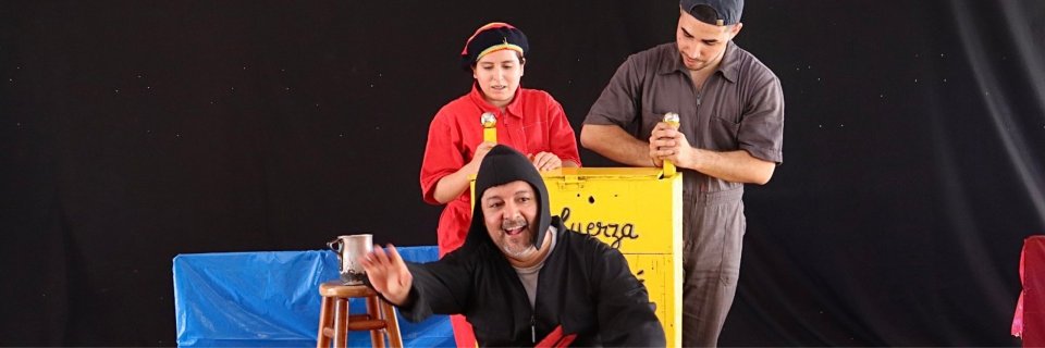 El grupo 'Barco Teatro UDES' llev&oacute; arte, humor y reflexi&oacute;n social al escenario