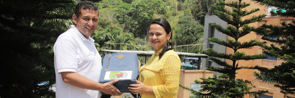 Tecnología en Supervisión de Obras Civiles entrega kits de construcción