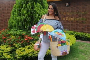 Silvana Martínez, la estudiante de Diseño Gráfico Publicitario que plasma con sus manos el ‘sentir’ de cada persona