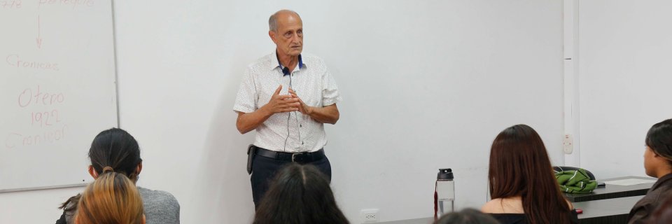 El reconocido historiador Emilio Arenas hizo un recuento de la historia de Bucaramanga en la UDES