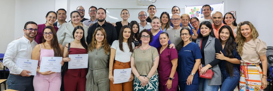 M&aacute;s all&aacute; del consultorio: proyectos de Medicina Familiar impactan a j&oacute;venes, adultos mayores y cuidadores en Santander