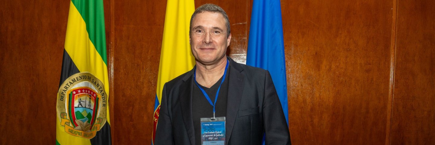 En la UDES, experto español en neuromarketing reveló cómo el cerebro influye en las decisiones de compra