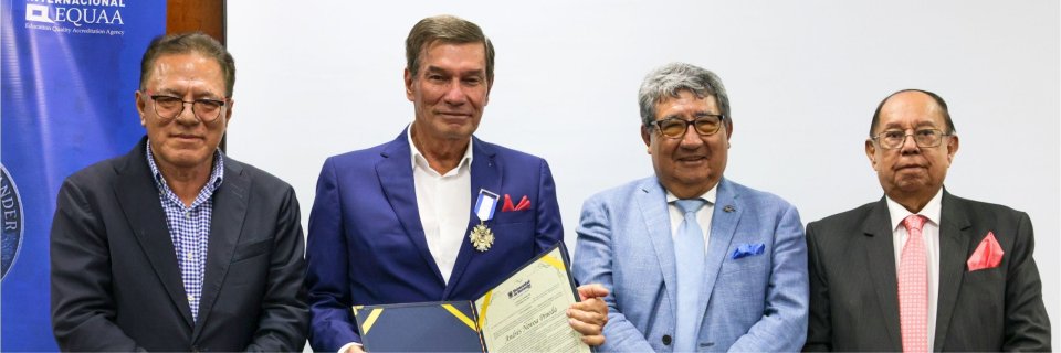 UDES exalt&oacute; el legado empresarial de Andr&eacute;s Novoa Pineda, presidente de Ventanar