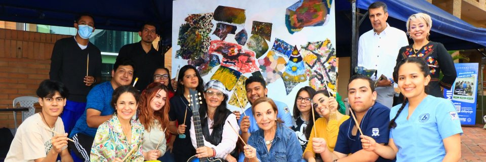 Los maestros Clemencia Hernández y Henry Olarte impregnan su toque artístico al congreso de Economía Popular en la UDES