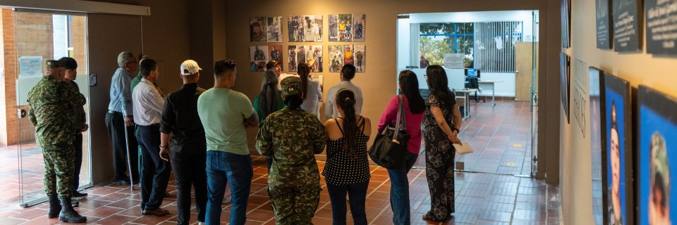 Exposición “Espacios de memoria” en la UDES honra a militares víctimas de minas antipersonal
