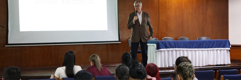 Simposio de Cirug&iacute;a Endosc&oacute;pica acerca a estudiantes a las pr&aacute;cticas actuales del quir&oacute;fano