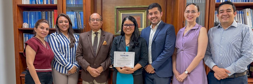 UDES entregó beca internacional de inmersión en inglés a la profesora Diana Marcela Galván