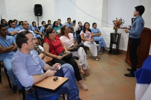 De la teoría a la práctica, estudiantes del Programa de Bacteriología y Laboratorio Clínico