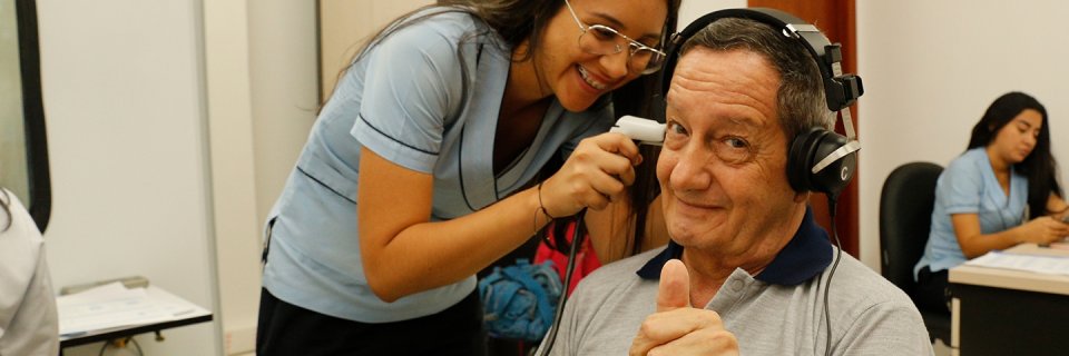Adultos mayores del Hogar San Rafael se benefician a través del programa de proyección social y extensión de la UDES
