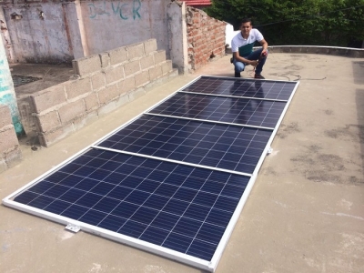 Egresado del Programa Ingeniería Industrial UDES, emprende con páneles solares