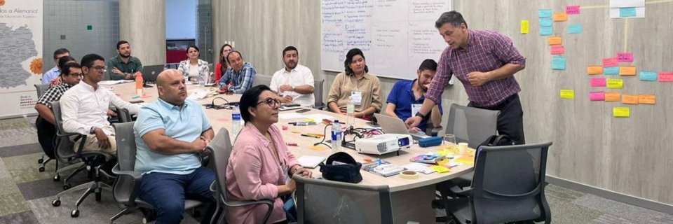 Profesores UDES participaron en taller de escritura y redacción de propuestas científicas brindado por el DAAD