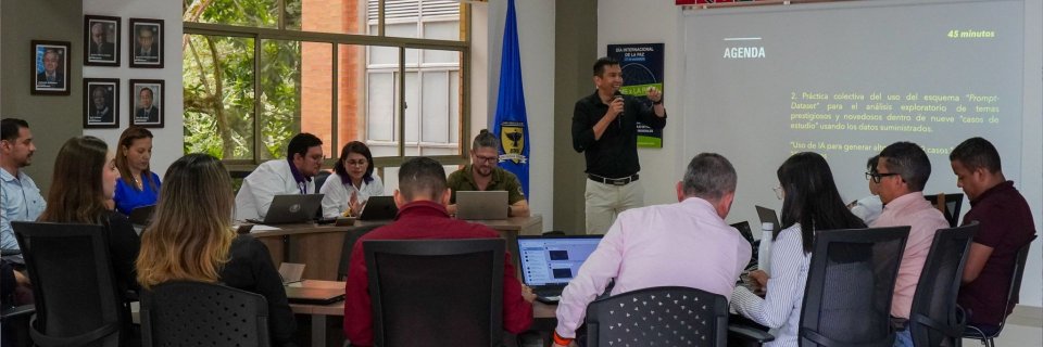 Empresarios se capacitan en la UDES en desarrollo de productos de alto valor a través de datos e inteligencia artificial
