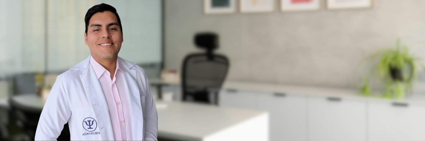 Graduado del Programa del Programa de Psicología de la UDES Cúcuta fortalece la salud mental y la inclusión social en el ámbito Internacional