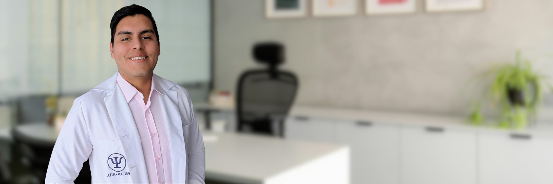 Graduado del Programa del Programa de Psicología de la UDES Cúcuta fortalece la salud mental y la inclusión social en el ámbito Internacional