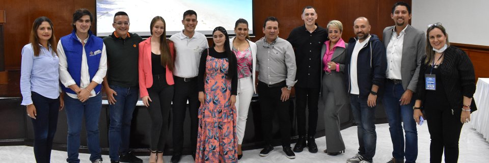 Con un ‘Shark Tank’ y muestras comerciales, se realizó la feria ‘Yo Emprendo’ en la UDES