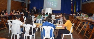 Estudiantes de undécimo grado se capacitan en el seminario del “Expresión y Producción Gráfica”