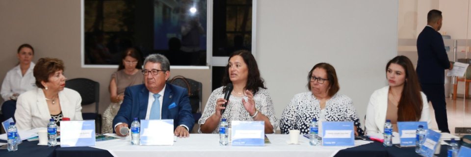 UDES recibe pares académicos de ARCUSUR – CNA para renovar Acreditación Internacional del programa de Enfermería