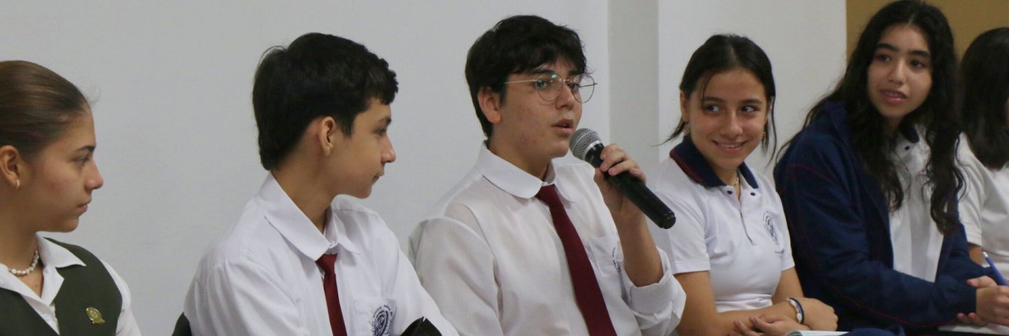 Estudiantes de Bucaramanga reciclan en sus colegios para apoyar a pacientes con cáncer