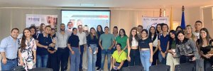 Estudiantes UDES presentan propuestas de vitrinismo a tenderos del programa Ruta F de la Cámara de Comercio de Bucaramanga