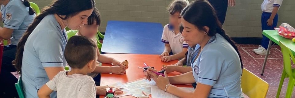UDES y el colegio Niño de Jesús de Praga unen esfuerzos por la salud auditiva y comunicativa de la primera infancia