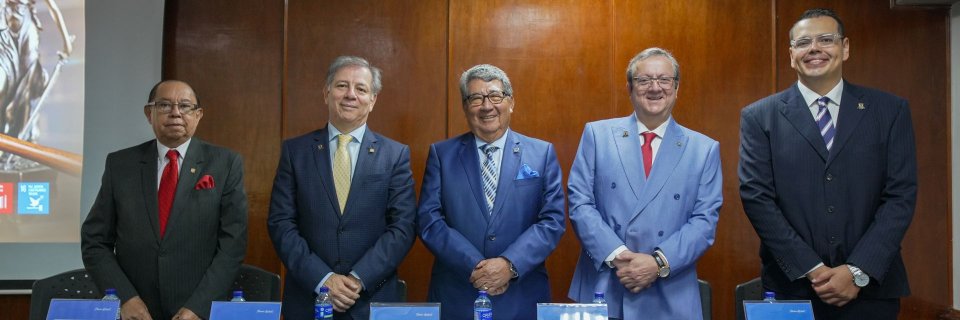 UDES entregó la Orden Comuneros a magistrados de las altas cortes