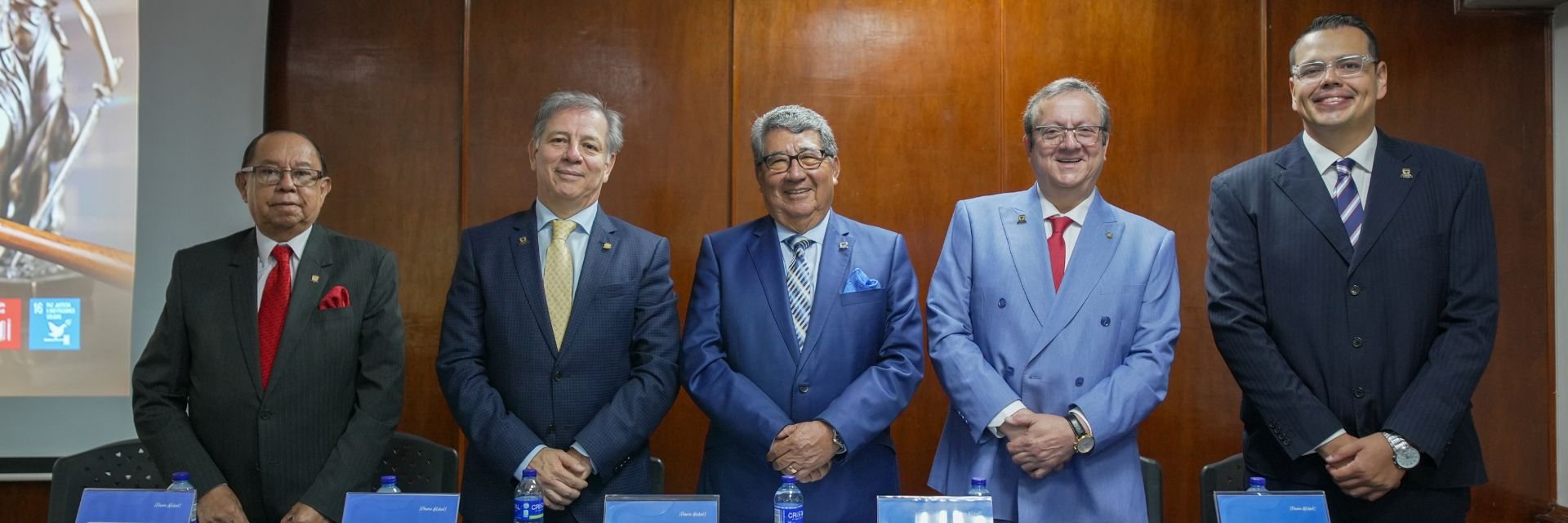 UDES entregó la Orden Comuneros a magistrados de las altas cortes