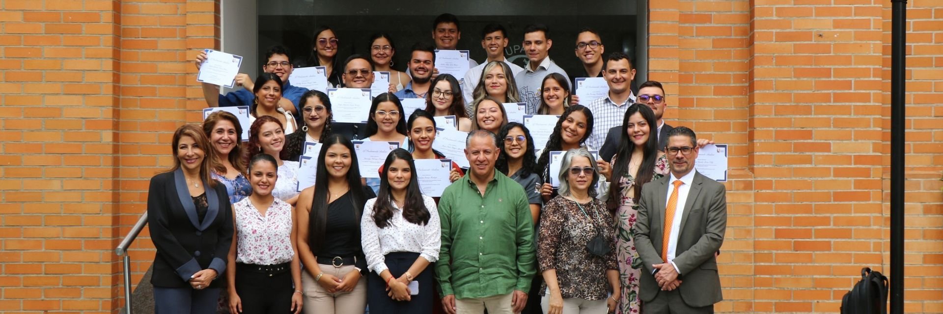 Estudiantes UDES se posesionan como representantes del Parlamento Andino Universitario