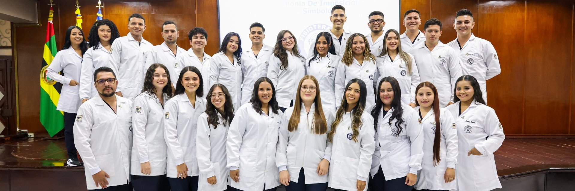 Celebración de la ceremonia de imposición de símbolos del programa de Fisioterapia