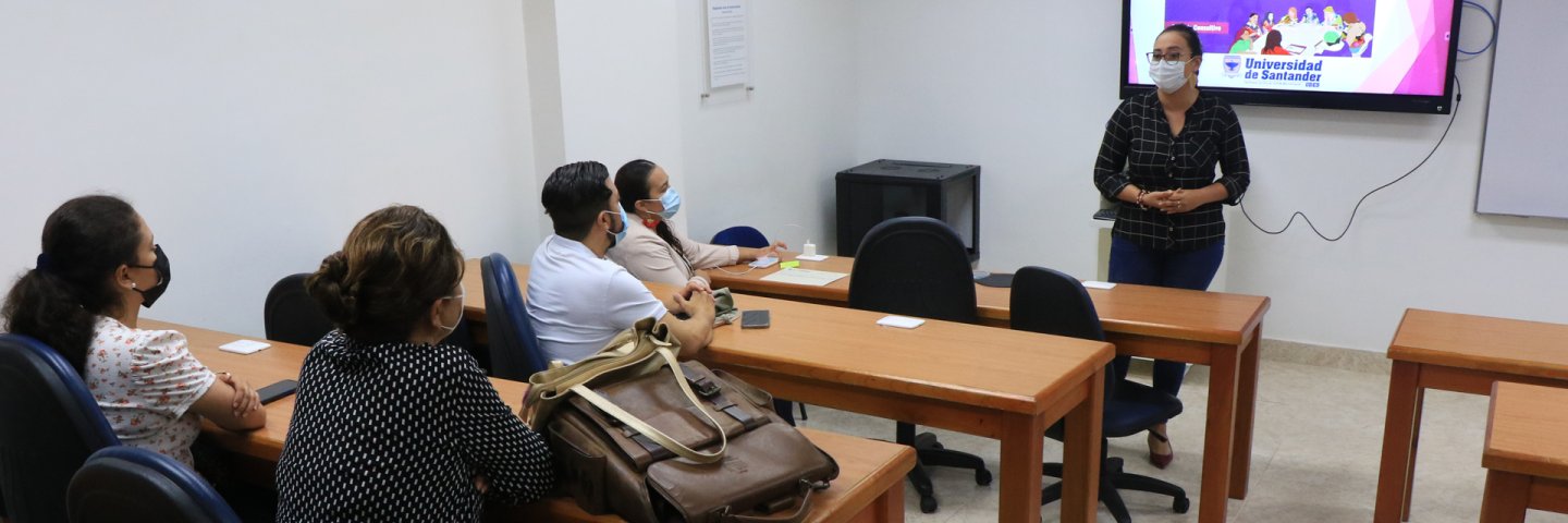 UDES realizó el conversatorio “El impacto de la mujer en el desarrollo de la región”