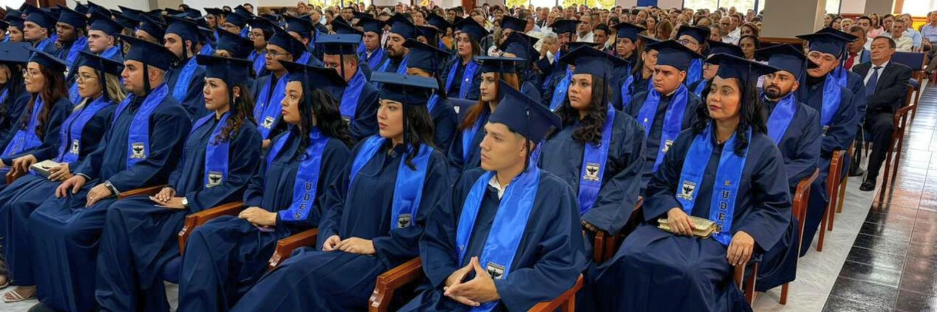 Video: UDES entrega títulos a sus nuevos graduados, listos para transformar a nuestro país