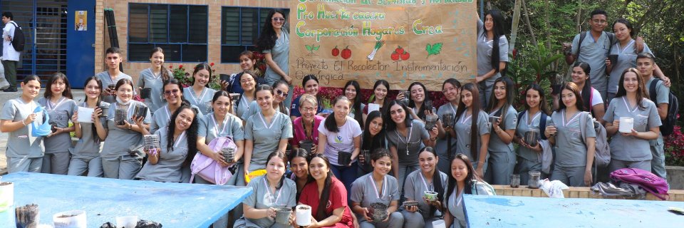 Estudiantes UDES crean una huerta casera que beneficiará a fundación Hogares CREA de Bucaramanga
