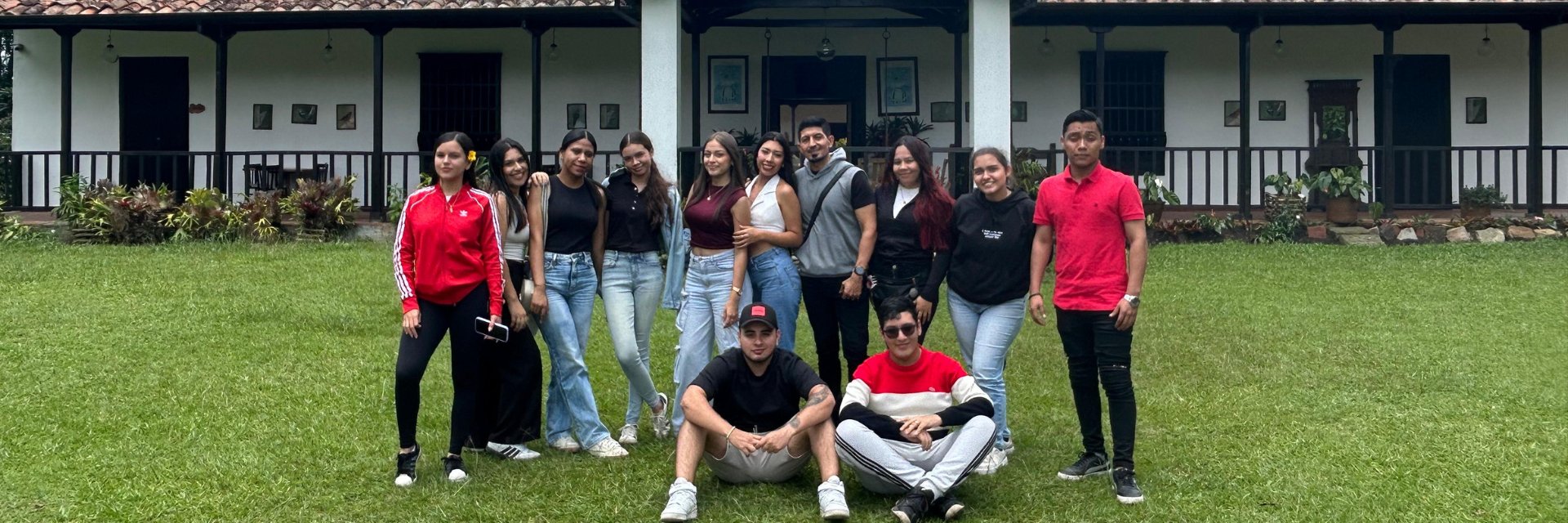 Estudiantes de Negocios Internacionales de la UDES visitaron Hacienda El Roble
