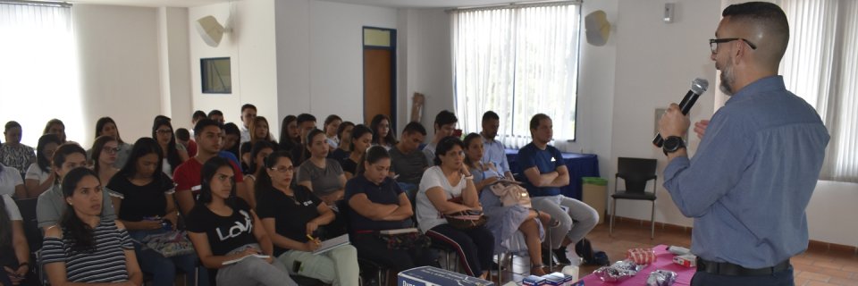 Fisioterapeuta de la Selección Colombia lideró taller de Actualización en Vendajes
